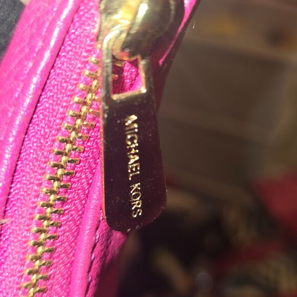 Michael Kors NWOT Fuschia Hobo bag - Picture 6 of 14